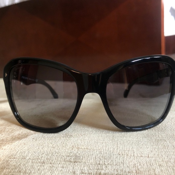 Prada ladies sunglasses - Picture 2 of 14